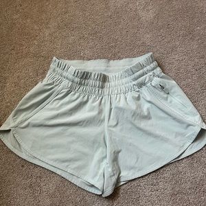 Lululemon tracker short 4”